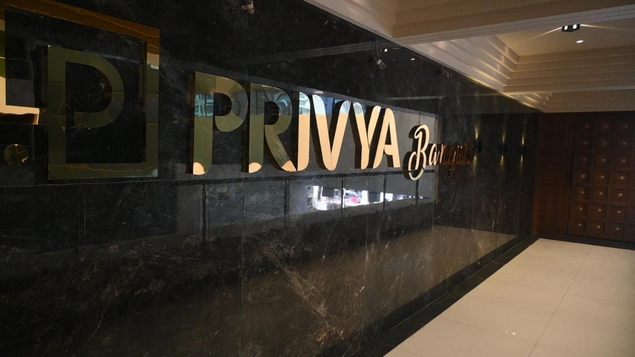 Hotel Privya Rooms And Banquet Surat Exterior photo