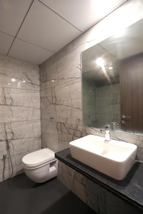 Hotel Privya Rooms And Banquet Surat Exterior photo