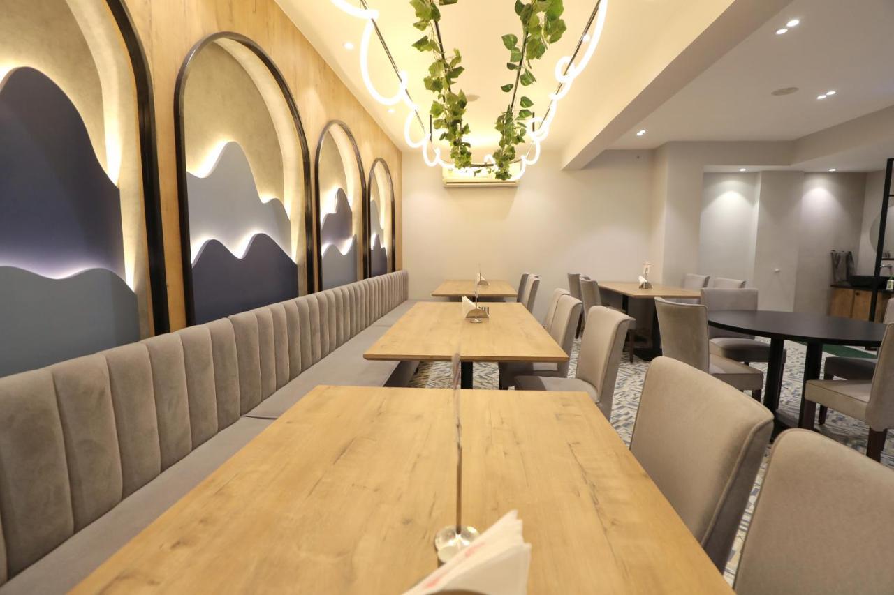 Hotel Privya Rooms And Banquet Surat Exterior photo