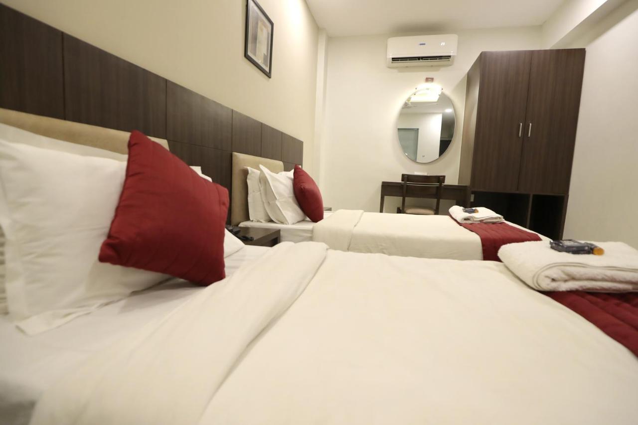 Hotel Privya Rooms And Banquet Surat Exterior photo