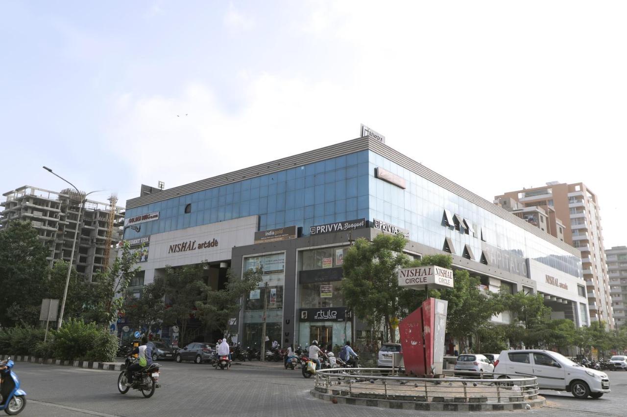 Hotel Privya Rooms And Banquet Surat Exterior photo