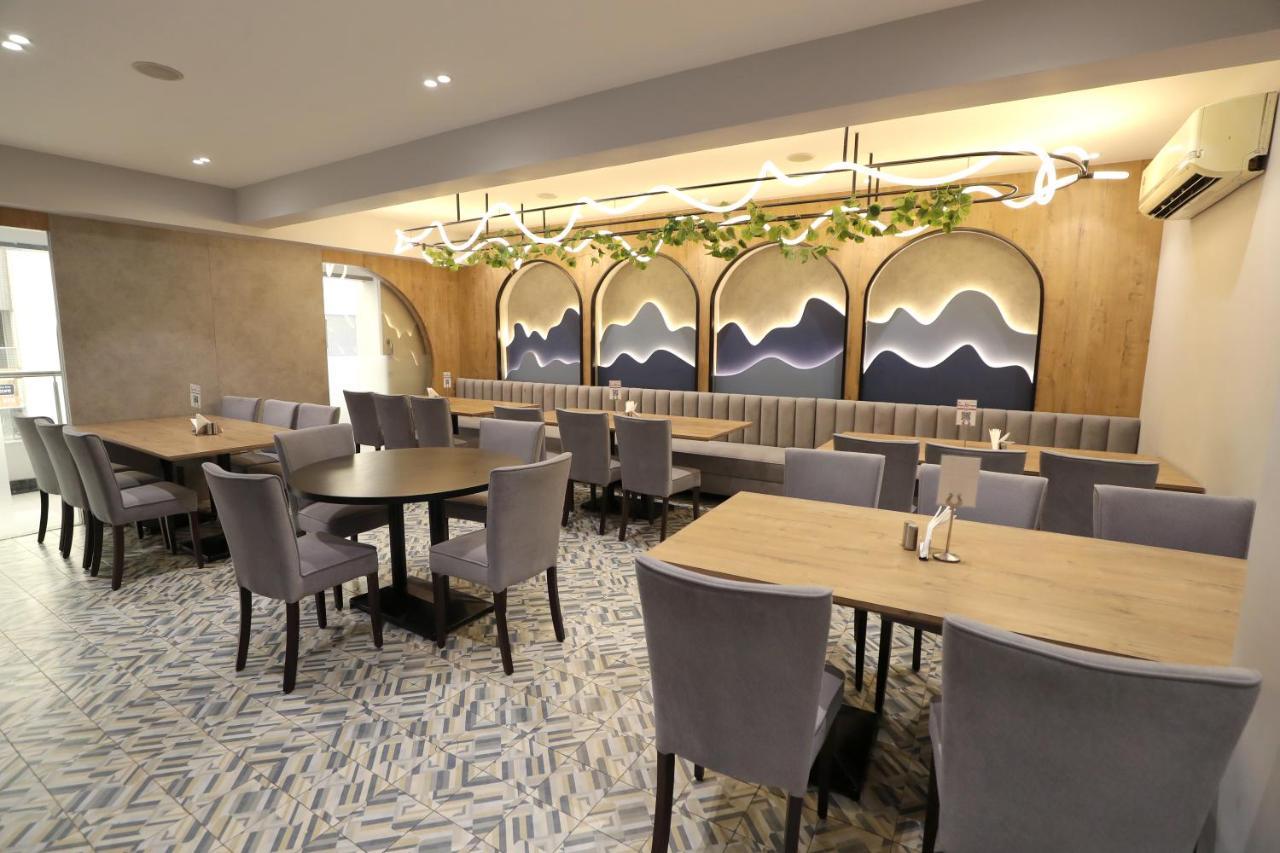 Hotel Privya Rooms And Banquet Surat Exterior photo